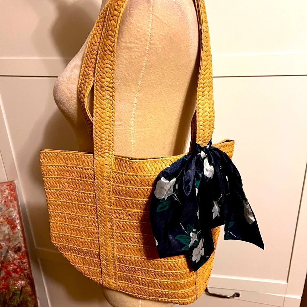 Women bag. New without tags accepting offers